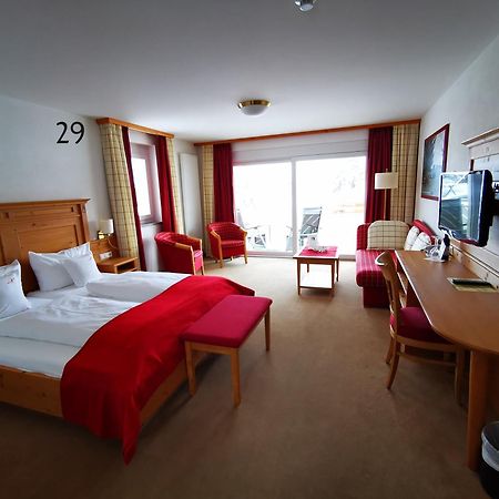 Wander- & Wellnesshotel Naegele Хёхеншванд Экстерьер фото