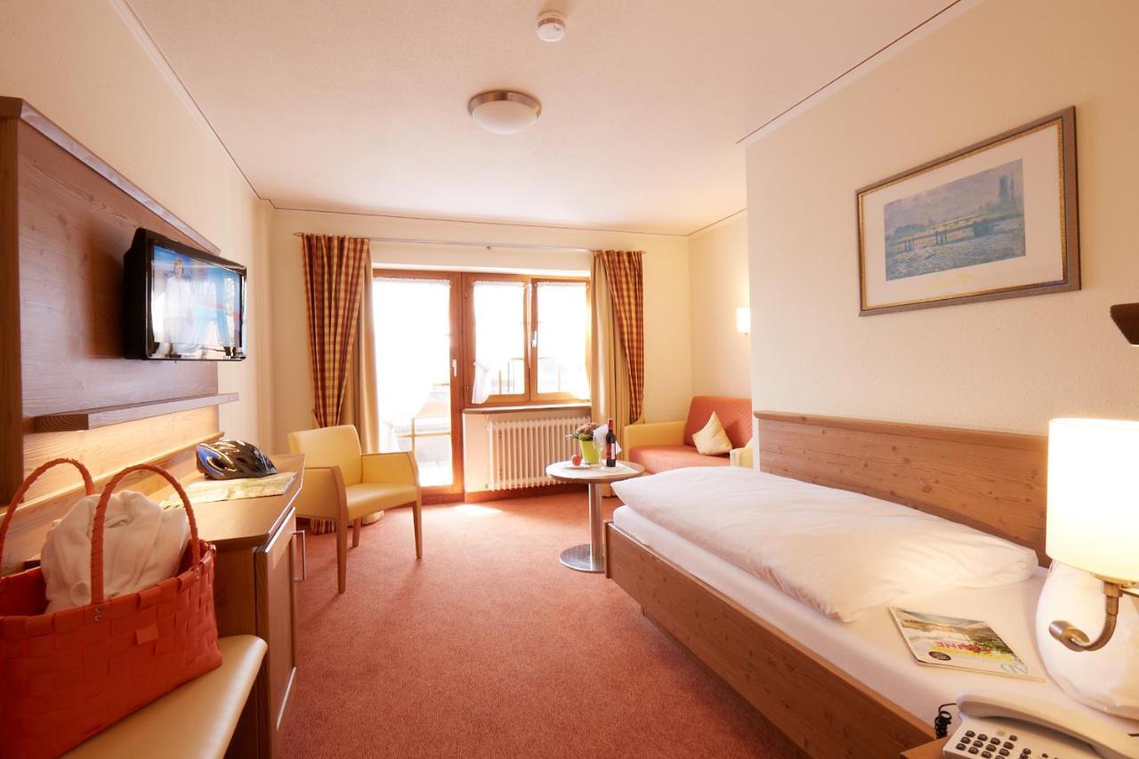 Wander- & Wellnesshotel Naegele Хёхеншванд Экстерьер фото