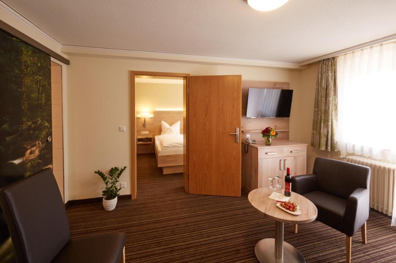 Wander- & Wellnesshotel Naegele Хёхеншванд Экстерьер фото