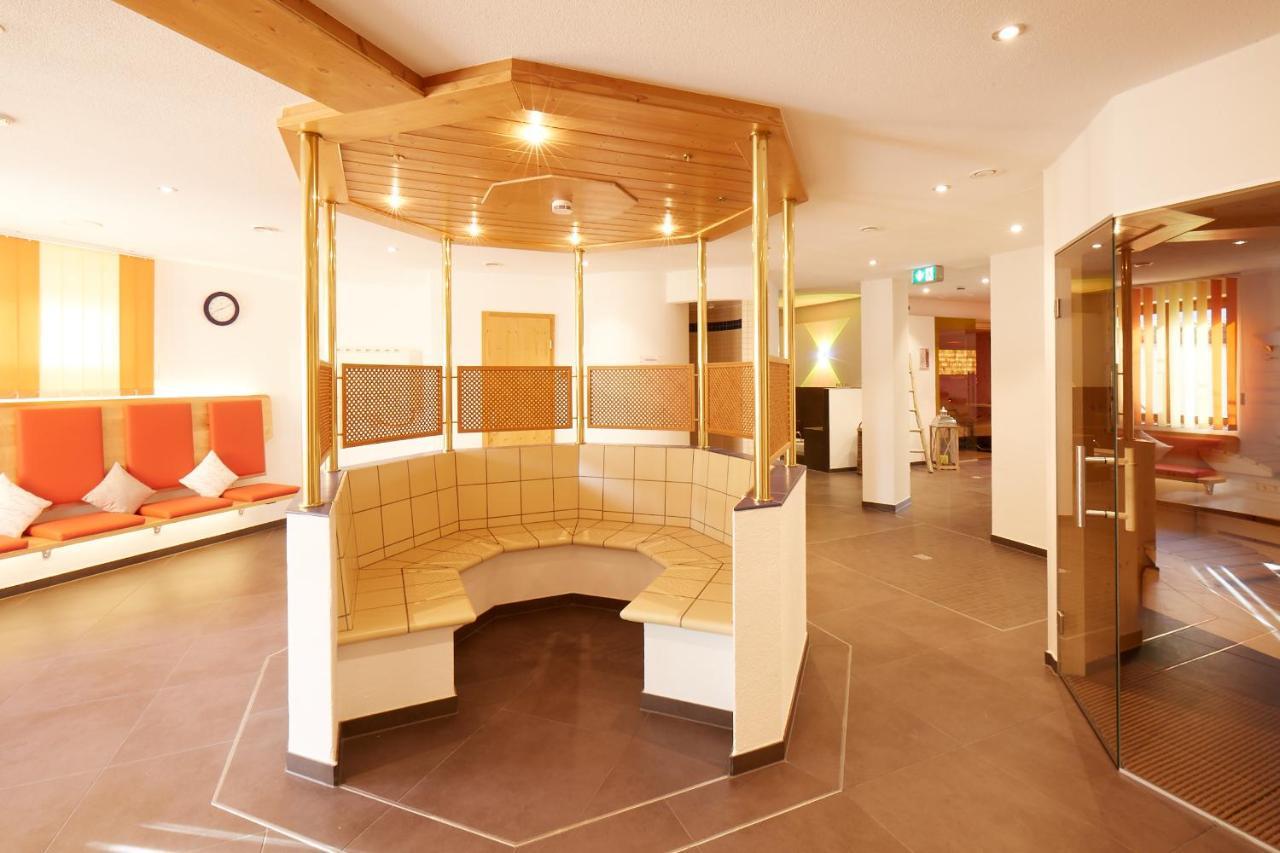 Wander- & Wellnesshotel Naegele Хёхеншванд Экстерьер фото
