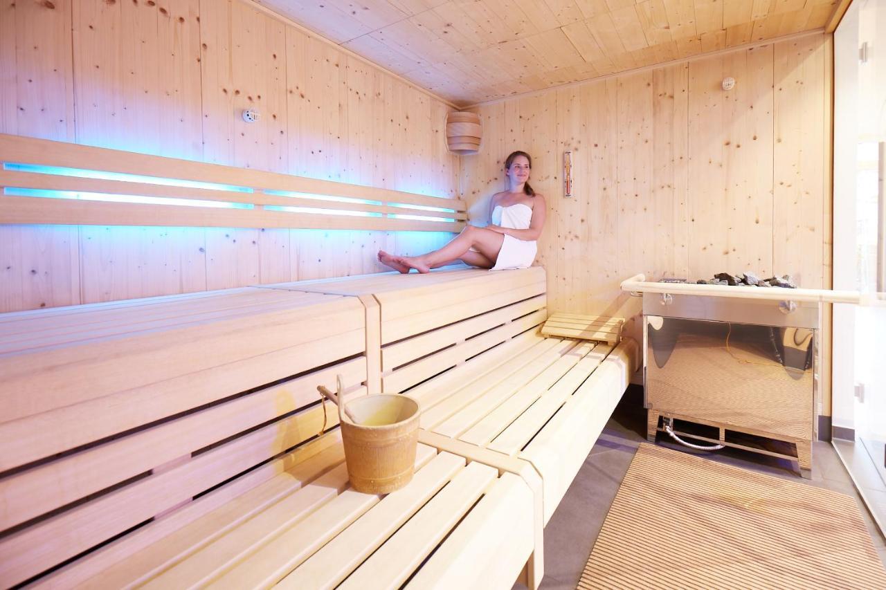 Wander- & Wellnesshotel Naegele Хёхеншванд Экстерьер фото