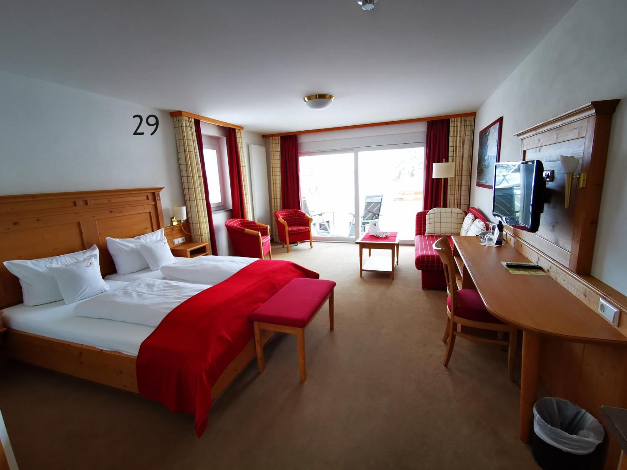 Wander- & Wellnesshotel Naegele Хёхеншванд Экстерьер фото